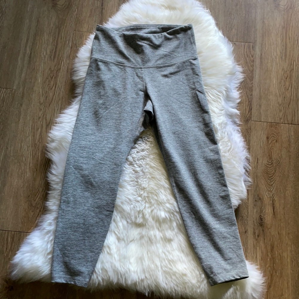 Old Navy Gray Leggings size Medium Petite